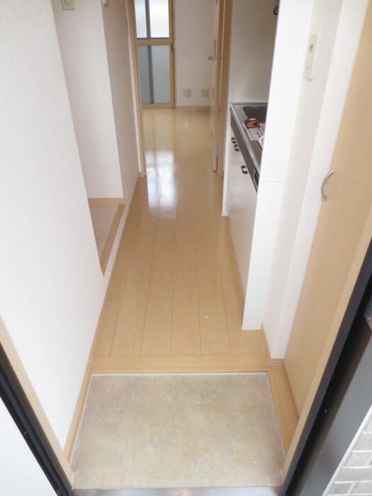 物件内観写真4　(玄関)