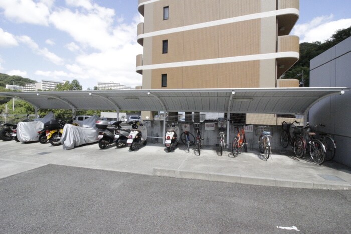 物件外観写真5　(駐輪場)