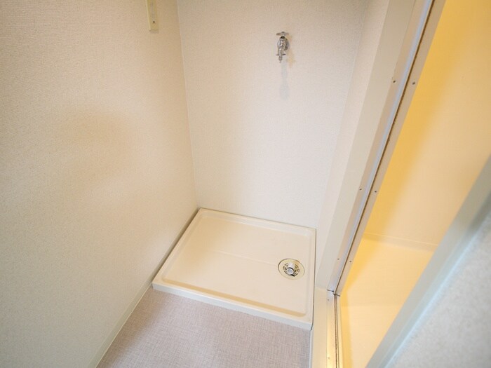 物件内観写真12　(洗濯機置場)