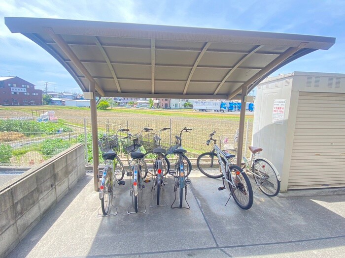 物件外観写真4　(駐輪場)