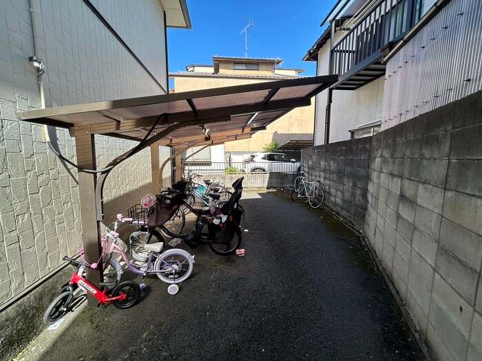 物件外観写真4　(駐輪場)