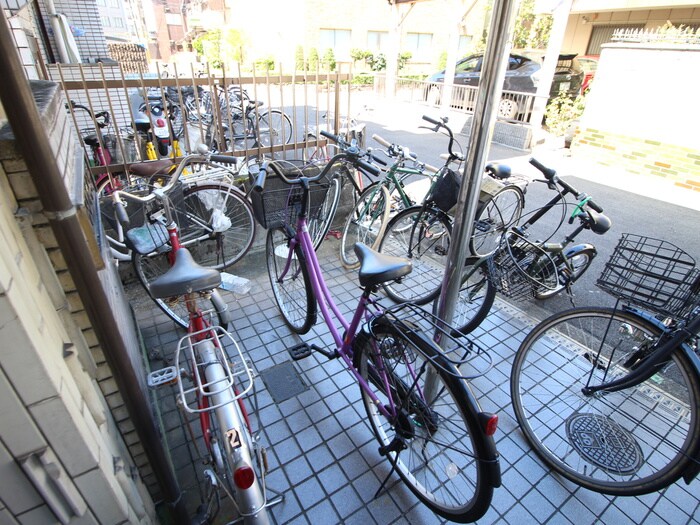 物件外観写真4　(駐輪場)