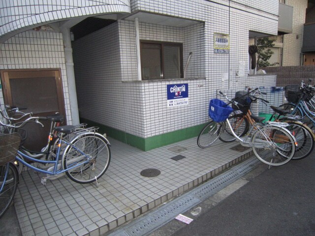 物件外観写真3　(エントランス部分)