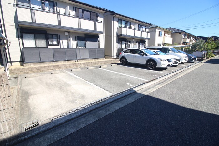 物件外観写真5　(駐車場)