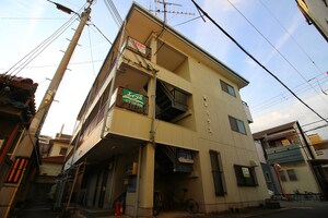 信栄ハウス外観写真