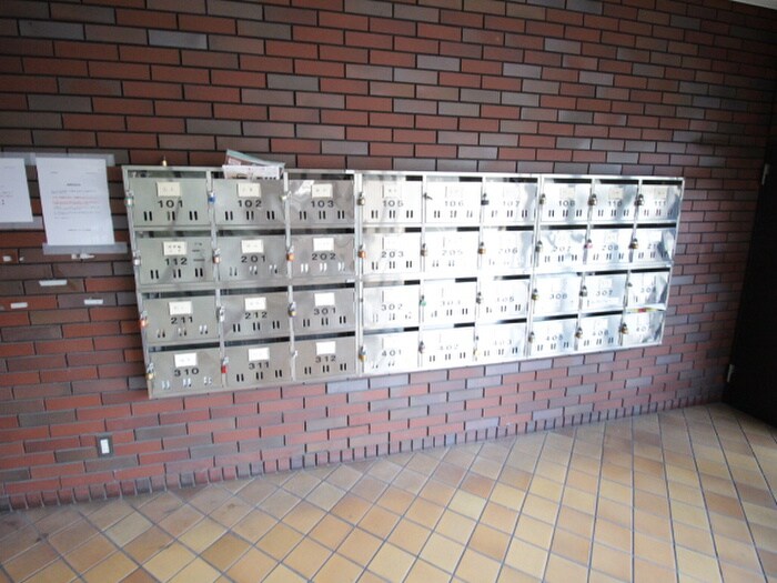 物件外観写真5　(エントランス部分)