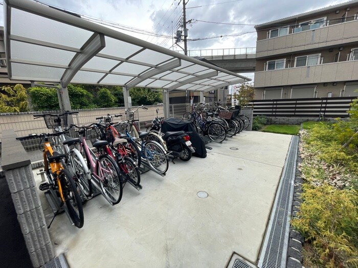 物件外観写真4　(駐輪場)