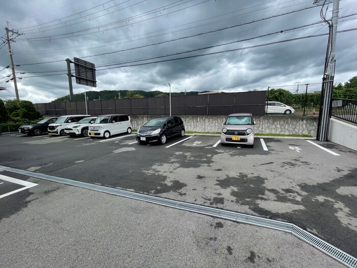 物件外観写真5　(駐車場)