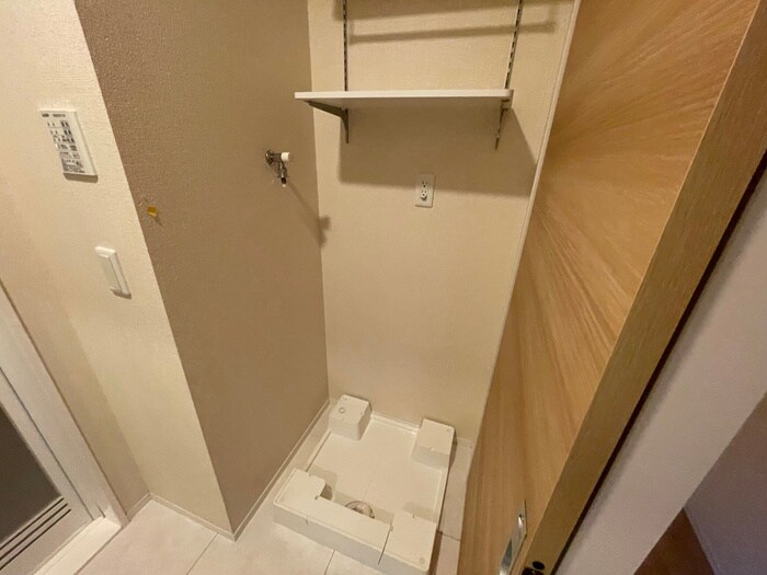 物件内観写真14　(洗濯機置場)