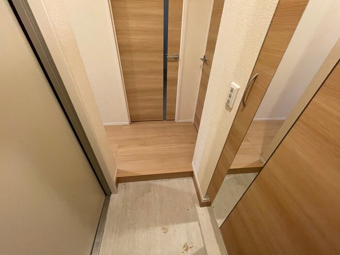 物件内観写真18　(玄関)