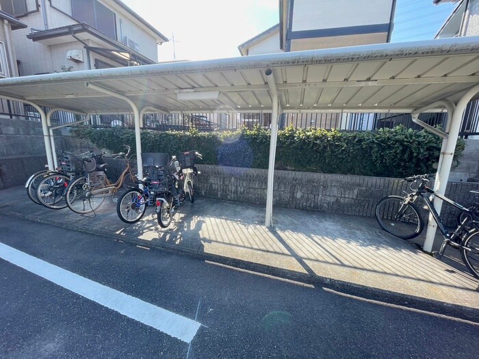 物件外観写真3　(駐輪場)