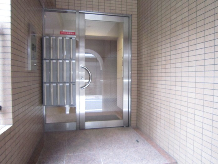 物件外観写真4　(エントランス部分)