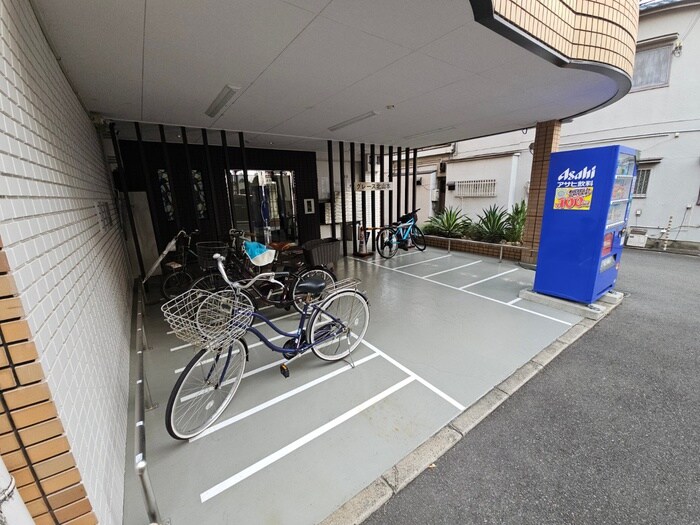 物件外観写真3　(駐輪場)