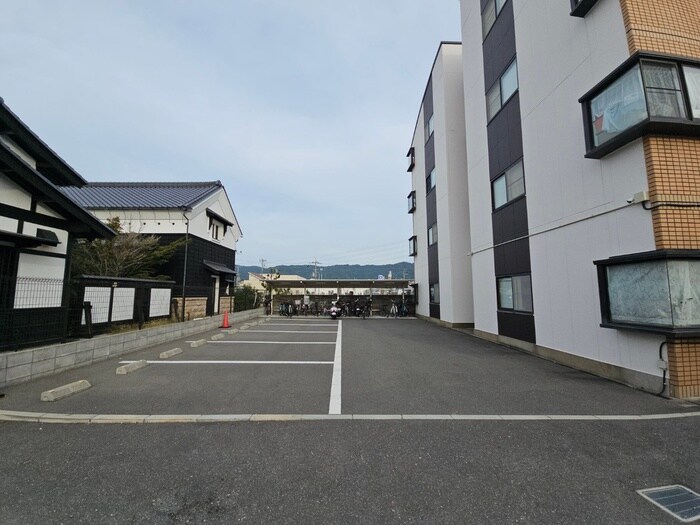 物件外観写真5　(駐車場)