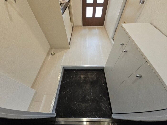 物件内観写真14　(玄関)