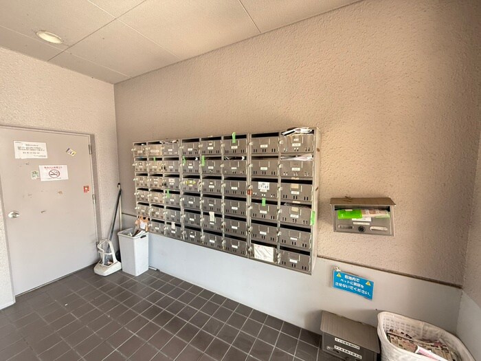 物件外観写真4　(エントランス部分)