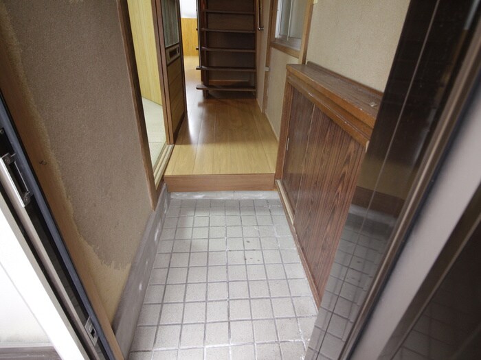物件内観写真7　(玄関)