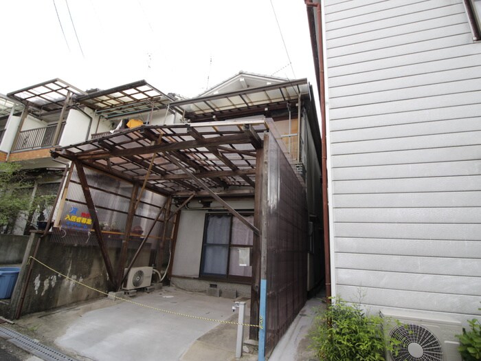 物件外観写真4　(駐車場)