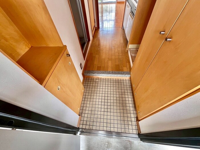 物件内観写真16　(玄関)