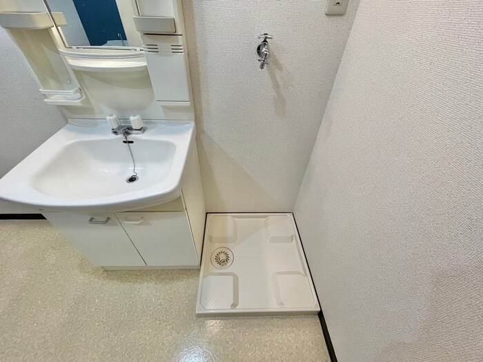 物件内観写真16　(洗濯機置場)