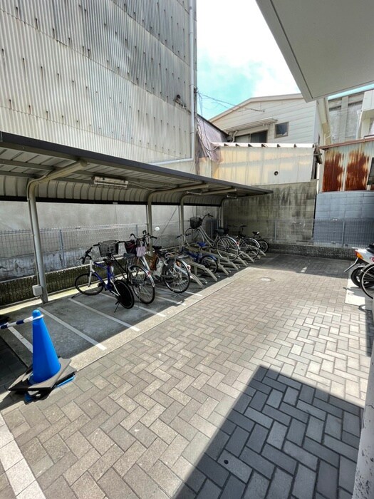 物件外観写真3　(駐輪場)