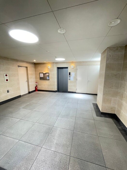 物件外観写真4　(エントランス部分)