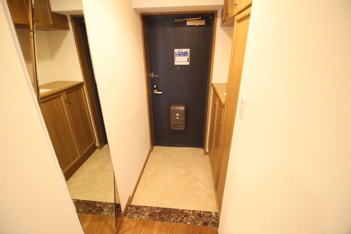 物件内観写真12　(玄関)