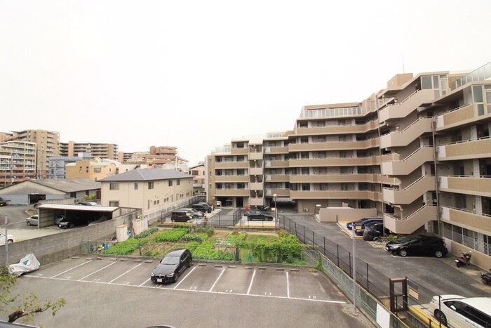 物件内観写真17　(室内からの展望)