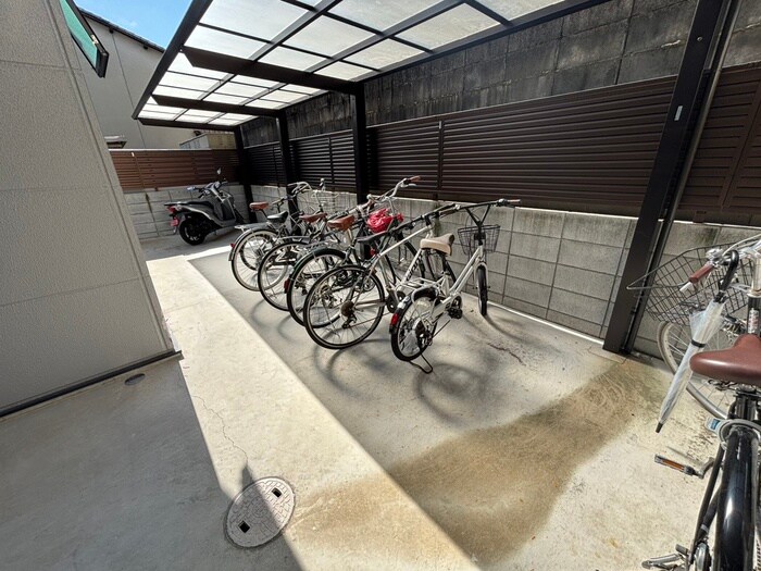 物件外観写真5　(駐輪場)