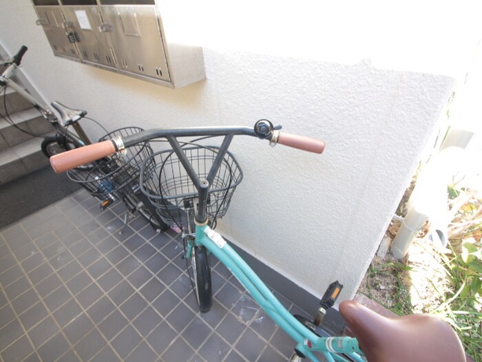 物件外観写真3　(駐輪場)