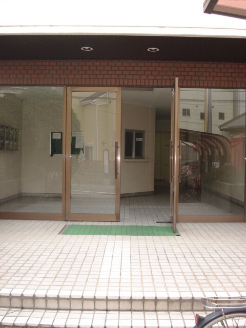 物件外観写真2　(エントランス部分)