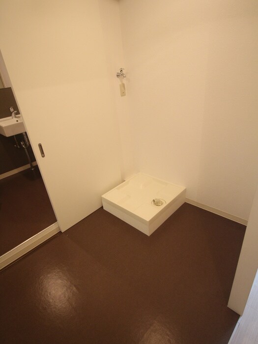 物件内観写真11　(洗濯機置場)