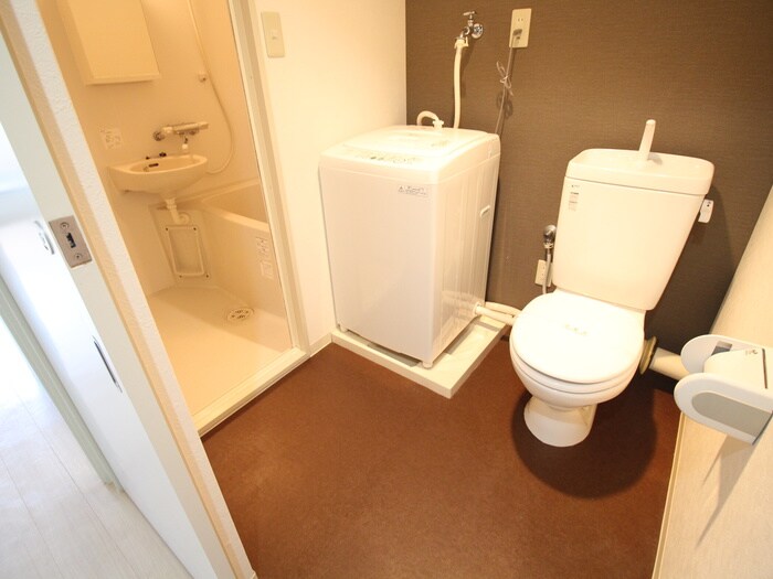 物件内観写真11　(洗濯機置場)