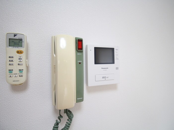 物件内観写真13　(玄関)