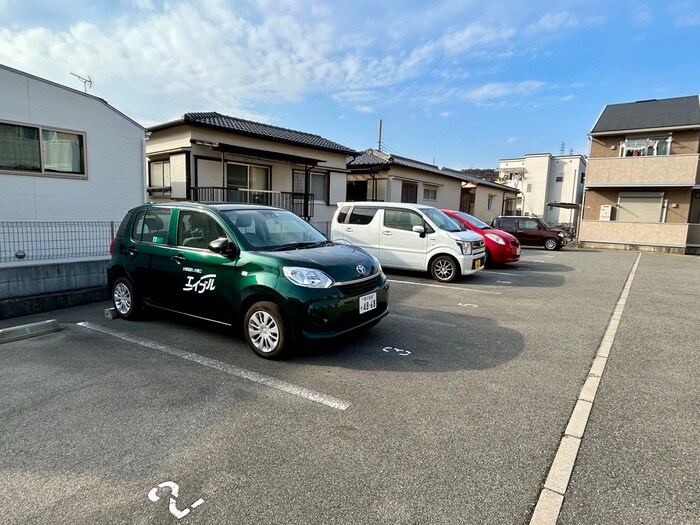 物件外観写真6　(駐車場)