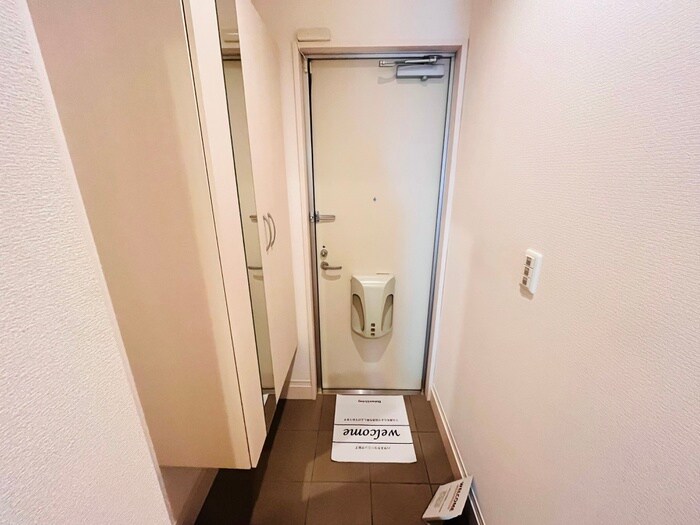 物件内観写真18　(玄関)