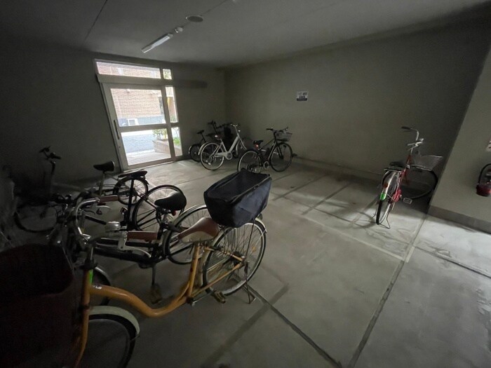 物件外観写真6　(駐輪場)