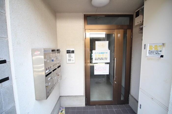 物件外観写真4　(エントランス部分)