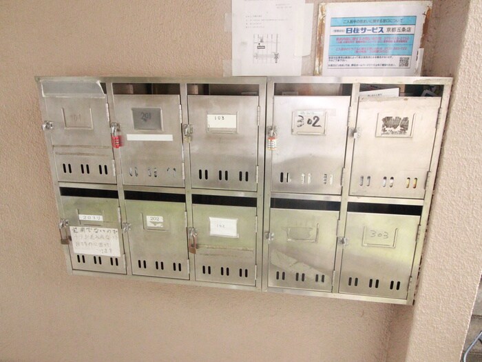 物件外観写真4　(エントランス部分)