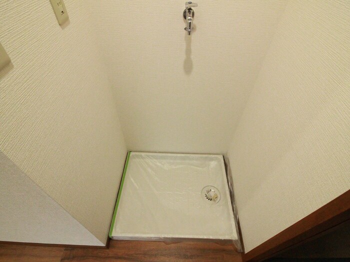 物件内観写真16　(洗濯機置場)