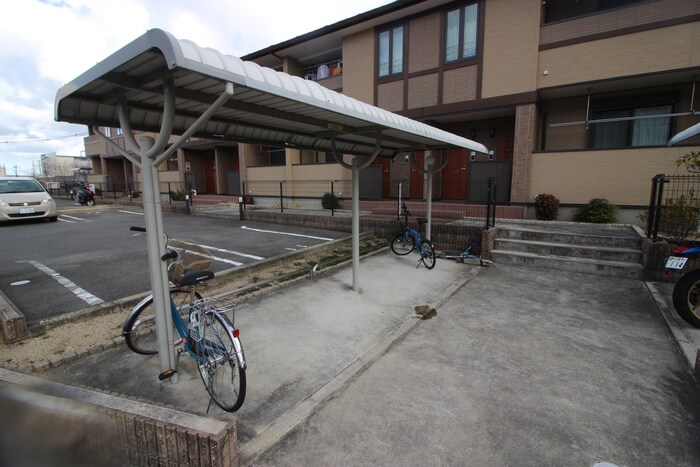 物件外観写真4　(駐輪場)