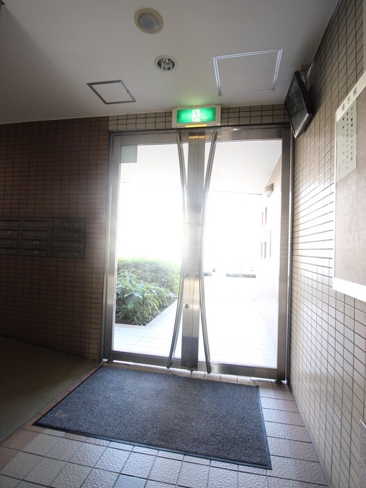 物件外観写真6　(エントランス部分)