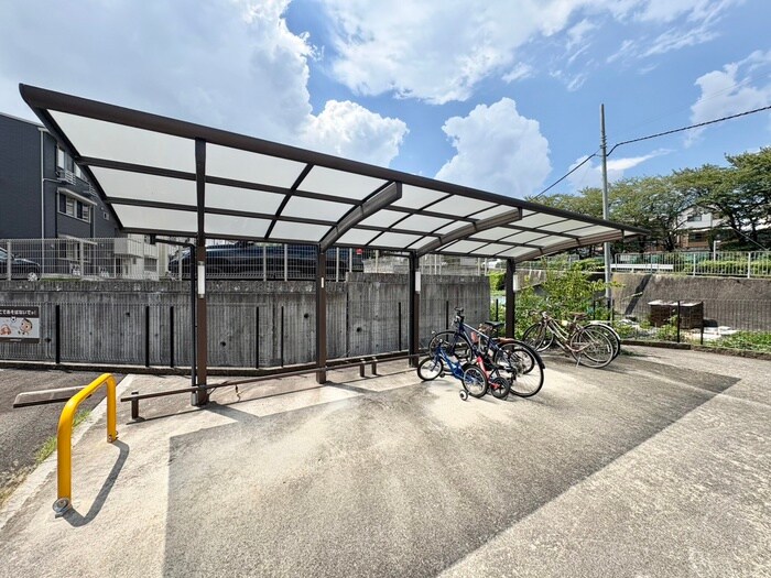 物件外観写真2　(駐輪場)