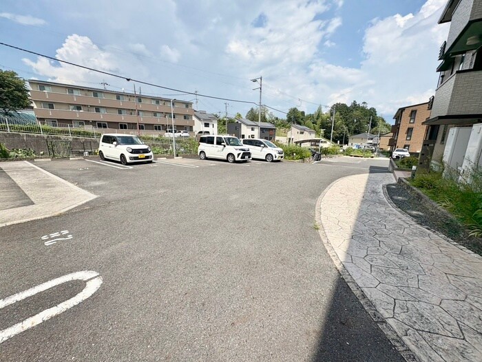 物件外観写真3　(駐車場)