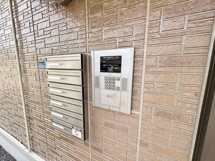 物件外観写真5　(エントランス部分)