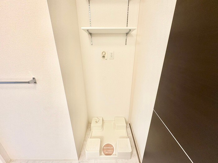 物件内観写真11　(洗濯機置場)