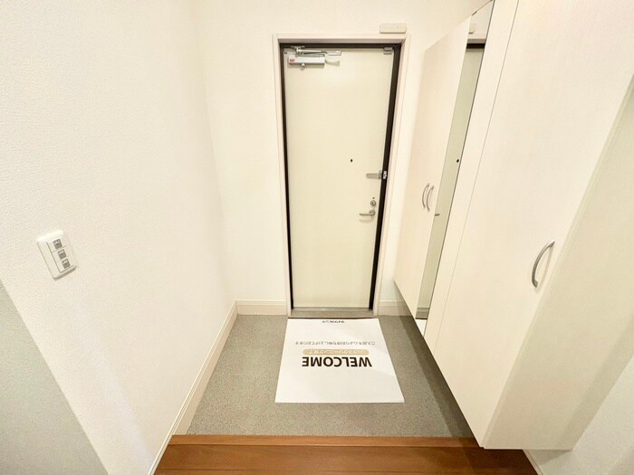 物件内観写真16　(玄関)