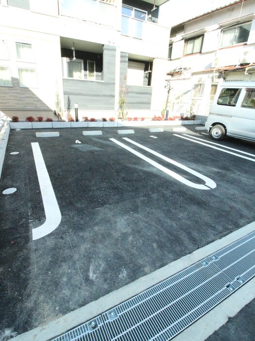 物件外観写真4　(駐車場)