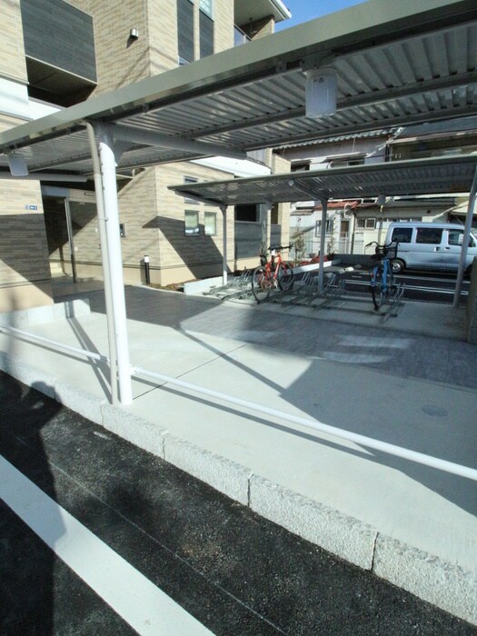 物件外観写真5　(駐輪場)