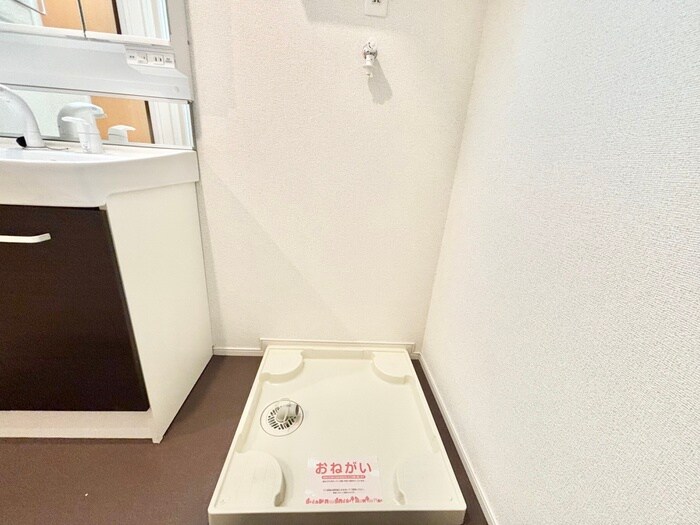 物件内観写真18　(洗濯機置場)